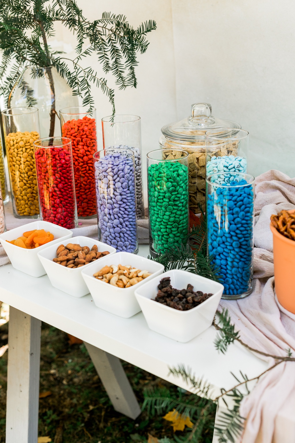 7 Wedding Favor and Decor Ideas with M&M'S + 25% Off Code! ⋆ Ruffled