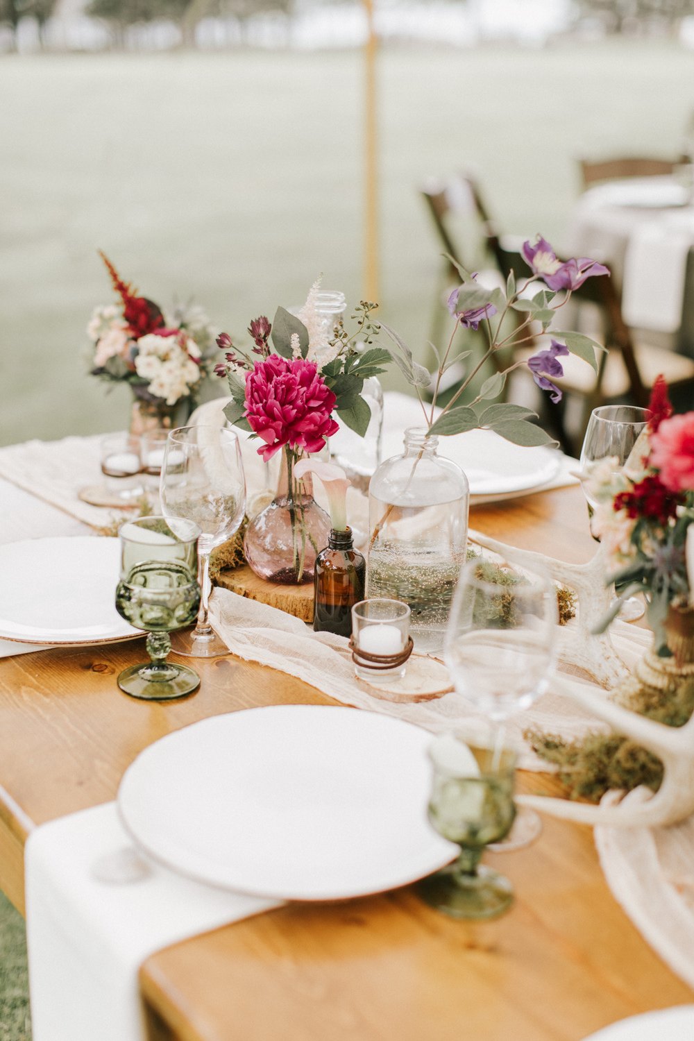 A Lakeside Cabin Wedding with Notable Deer Guests ⋆ Ruffled