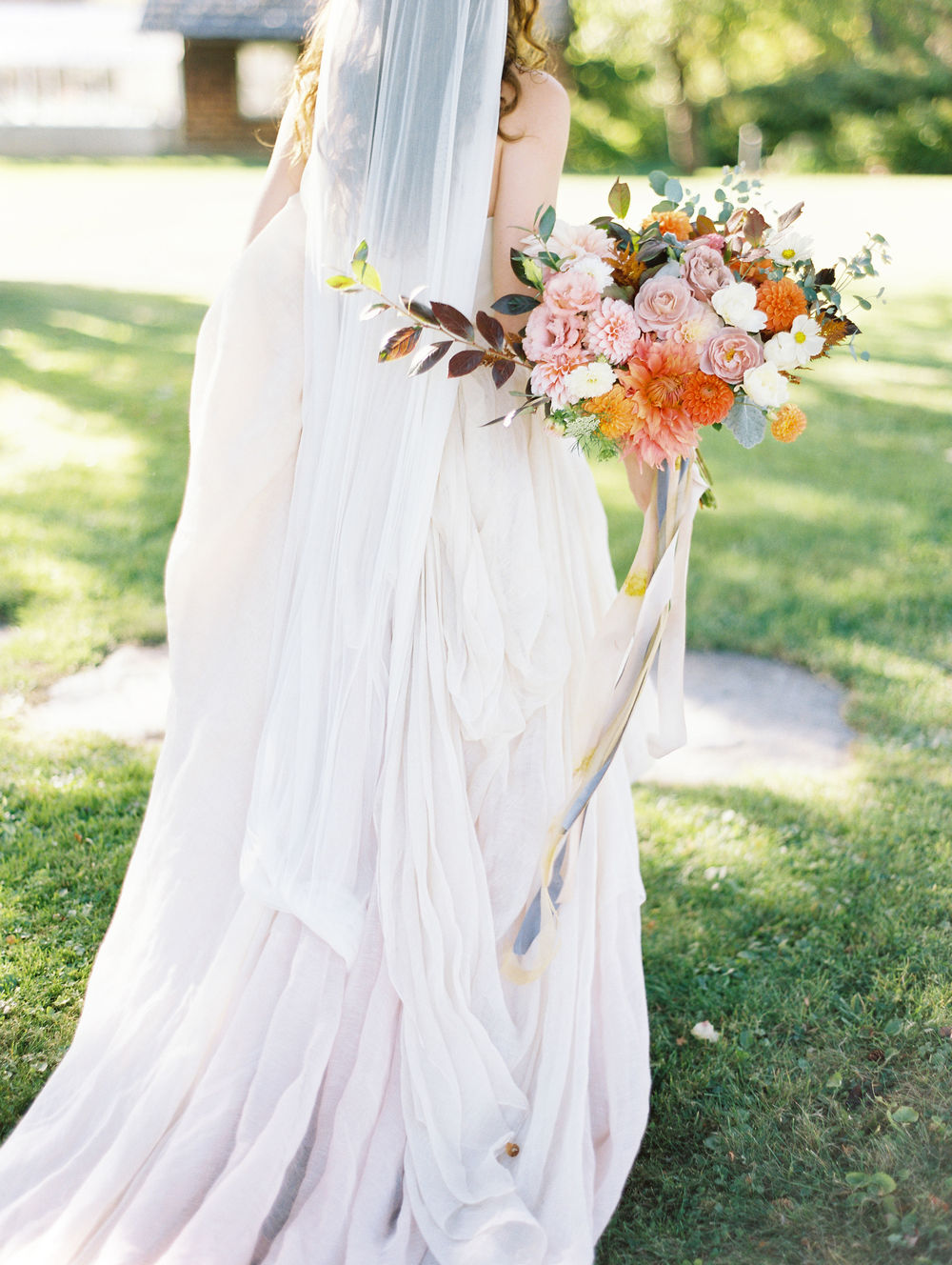 New England Wedding Inspiration with a Honey Velvet Tablescape ⋆ Ruffled