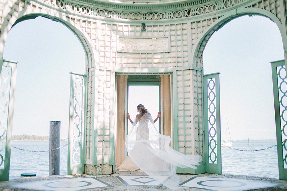 bridal portraits - photo by Erica J Photography https://ruffledblog.com/old-world-wedding-editorial-at-vizcaya-museum