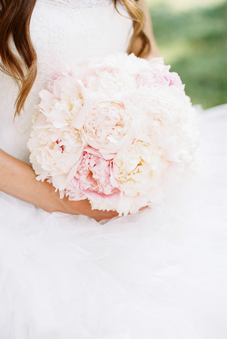 Pure Elegance with Peach and Silver Wedding Ideas #elegantwedding #weddingtable #weddings https://ruffledblog.com/peach-silver-wedding-ideas