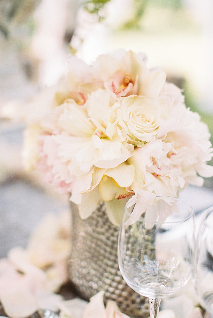 Pure Elegance with Peach and Silver Wedding Ideas #elegantwedding #weddingtable #weddings https://ruffledblog.com/peach-silver-wedding-ideas