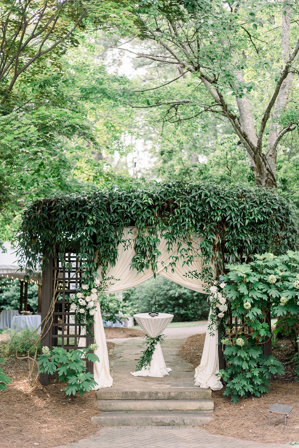 Posh Southern Wedding in a Botanical Garden ⋆ Ruffled