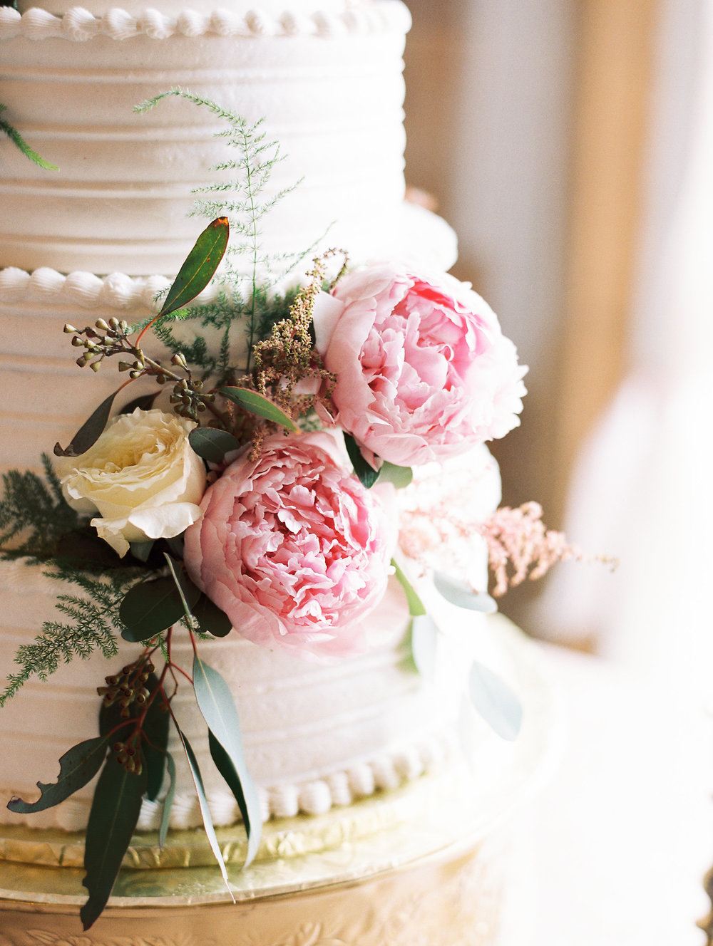 Sage Green Farmhouse Wedding with Heirloom Details ⋆ Ruffled