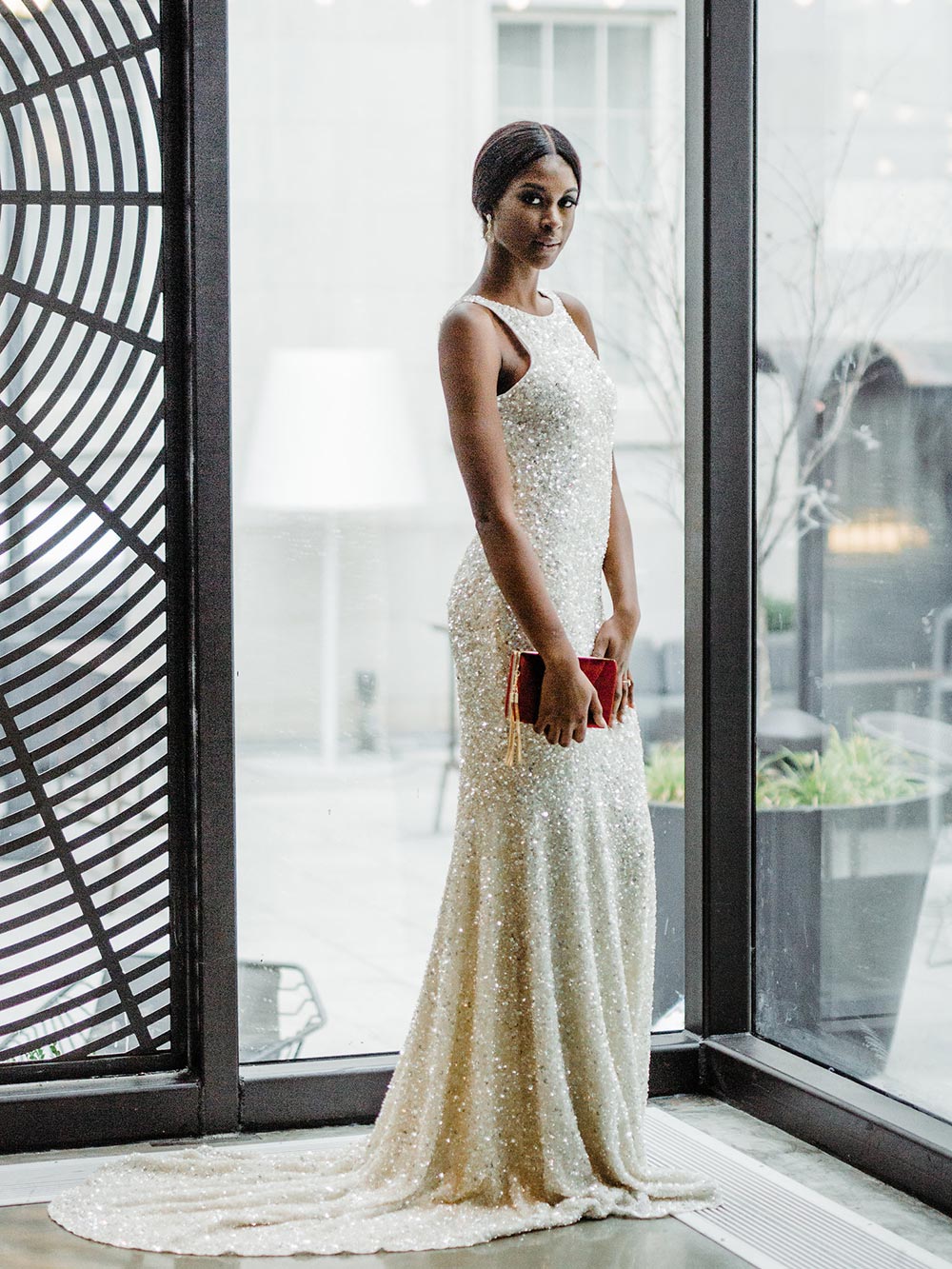 Abstract Wedding Inspo with Modern Metallic Details  #traditionalweddingcolors #DCweddingvenue #modernbridalfashion