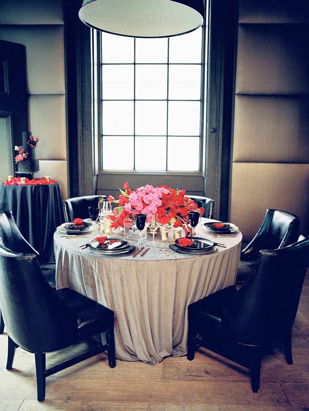 Abstract Wedding Inspo with Modern Metallic Details  #traditionalweddingcolors #DCweddingvenue #modernbridalfashion